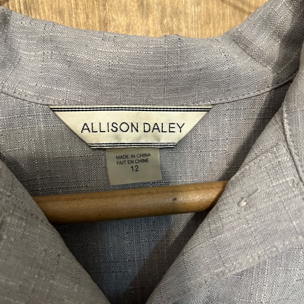Allison Daley Linen button up 12 - Picture 2 of 5